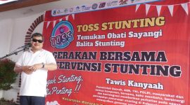 Caption : Bupati Garut monitoring balita stunting