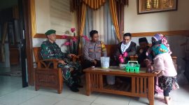 Caption : Polsek Tarogong Kidul bersama TNI temukan santri yang hilang
