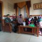 Caption : Polsek Tarogong Kidul bersama TNI temukan santri yang hilang