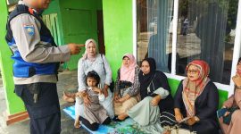 Caption Polsek Leuwigoong berikan pesan kamtibmas kepada warga