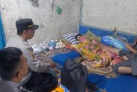 Caption : Kapolsek Cikajang Giat Jumat Berkah 