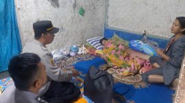 Caption : Kapolsek Cikajang Giat Jumat Berkah 