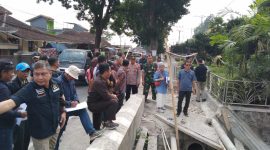 Caption : Kapolsek Karangpawitan dampingi kunjungan  anggota DPRD provinsi
