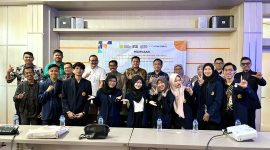 Caption : Rektor IPI Garut  Dr. Nizar Alam Hamdani, MM, MT, M.Si, M.Kom bersama mahahsiswa IPI Garut