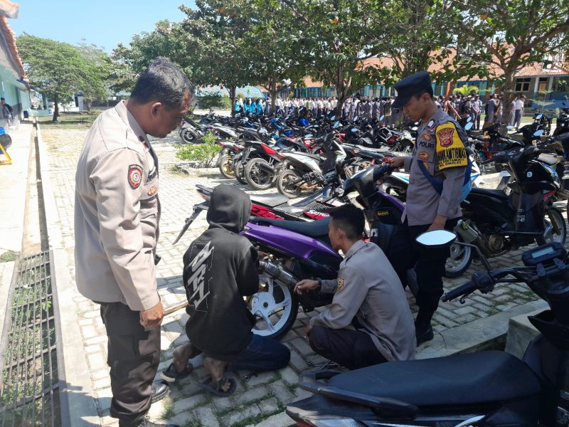 Caption : Knalpot resing berhasil disita Polsek Cikelet