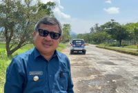 Caption : Bupati Garut saat sidak pembangunan jalan Mekarbakti Bungbulang