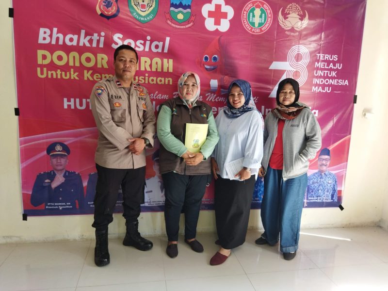 Caption : Polsek Pamulihan giat donor darah