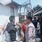 Caption : Polsek CIsurupan evakuasi korban kebakaran