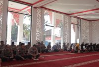 Caption : Jajaran Polres Garut saat ikuti kegiatan Kerohanian