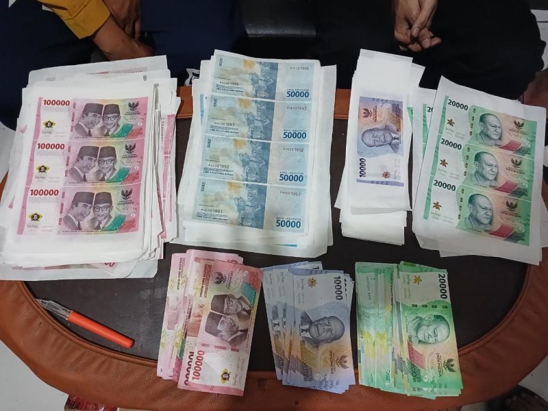 Caption : Barang bukti uang palsu