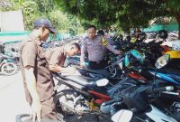 Caption : 39 knalpot brong ditemukan di salah satu sekolah di Malangbong
