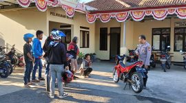 Caption : Kapolsek Leuwigoong pimpin langsung rajia kanlpot brong ke sekolah