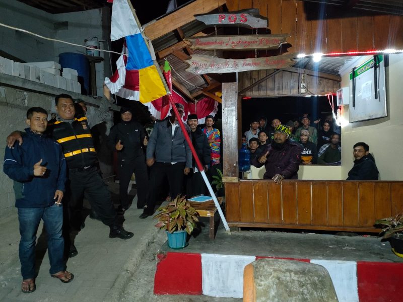 Caption : Polsek Cisurupan melaksanakan lomba kebersihan siskamling