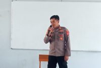 Caption :Kapolsek Caringin sosialisasikan napza dan knalpot bising