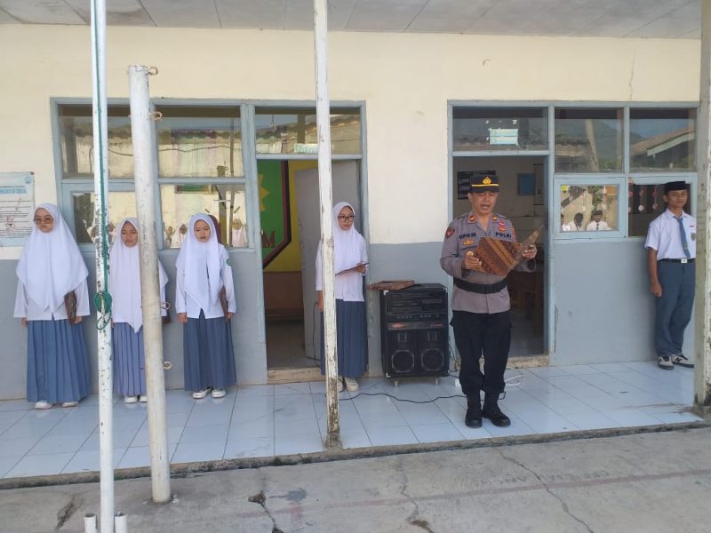 Caption : Giat Kapolsek Cibiuk di SMA Muhammadiyah
