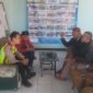 Caption : Bhabinkamtibmas Polsek Karangpawitan sapa warga