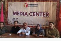 Caption : 5 Komisioner Bawaslu Garut