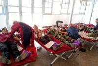 Caption : Polsek Leles ikuti giat donor darah