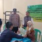 Caption : Pembagian BLT Warga di Hadiri Polsek Cihurip