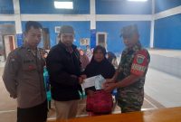 Caption : Giat pam Polsek Banjarwangi penyaluran BLT