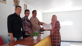 Caption : Polsek Pasirwangi monitoring penyaluran BLT