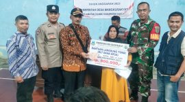 Caption : Penyaluran BLT dalam pengawalan Polsek Cilawu