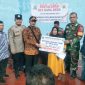 Caption : Penyaluran BLT dalam pengawalan Polsek Cilawu