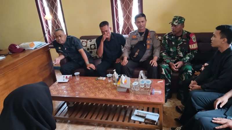 Caption : Polsek Cibiuk giat kamtibmas