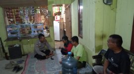 Caption : Polsek talegong sapa warga