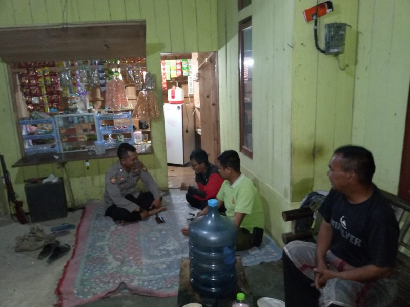 Caption : Polsek talegong sapa warga