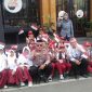 Caption : Kabag Ops Polres Garut bersama anak sekolah tanamkan kecintaan NKRI