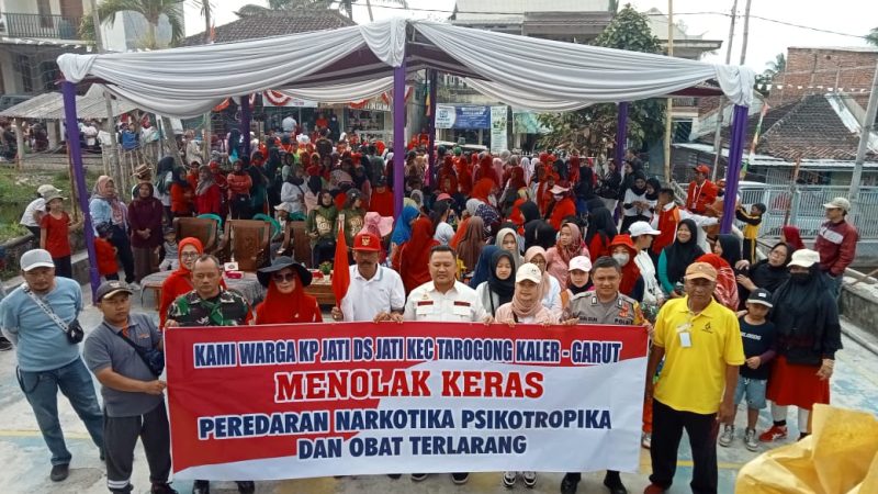 Caption : Sat Res Narkoba bersama warga Jati