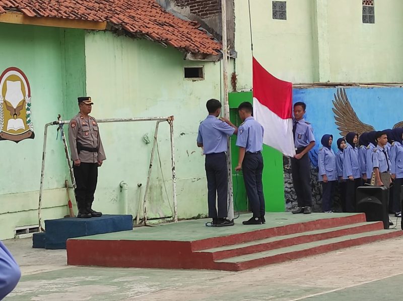 Caption : Polsek Limbangan Goes To School