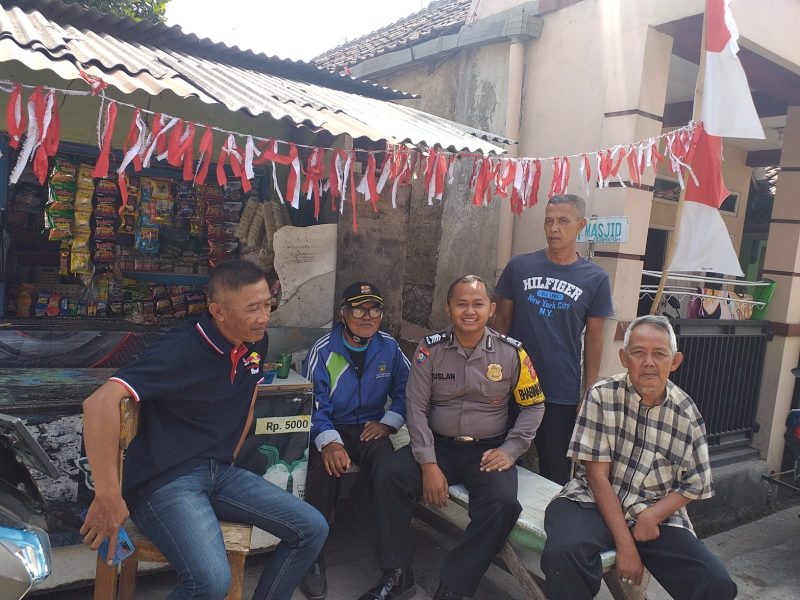 Caption : polsek Leles gencar patroli