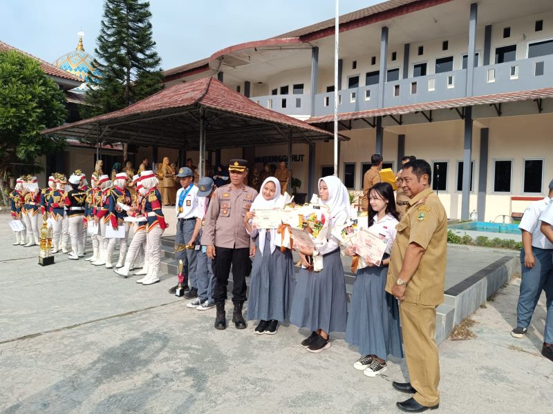 Caption : Polsek Tarogong Kidul hadir di SMA N 6 Garut