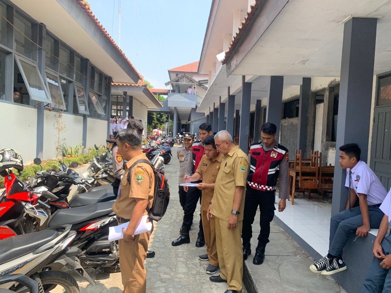 Caption : Rajia kendaraan milik siswa SMA N 6 Garut