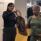 Caption : Produk tas sukaregang di pameran Italia