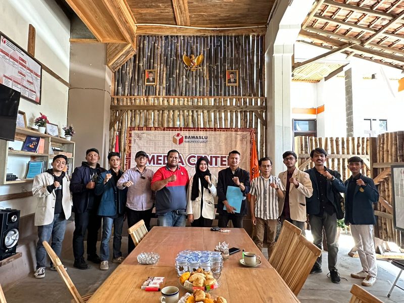 Caption : Aliansi BEM Garut bersama Bawaslu
