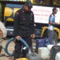 Caption : Sat Brimob Polda Jabar bantu warga salurkan air bersih