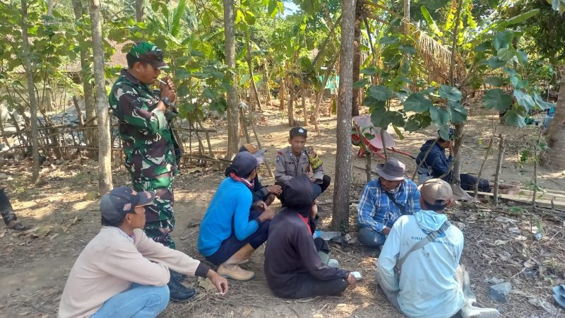 Caption : Polsek Cikelet berikan himbauan terkait TPPO