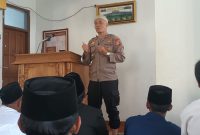 Caption : Polsek Tarogong Kidul giat Jumat curhat