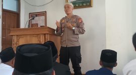 Caption : Polsek Tarogong Kidul giat Jumat curhat