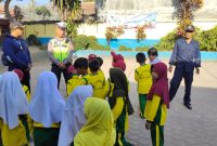 Caption : Dikmas Sat Lantas Polres Garut kepada anak-anak 