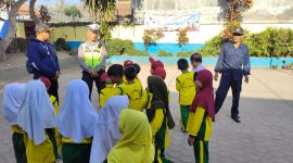 Caption : Dikmas Sat Lantas Polres Garut kepada anak-anak 