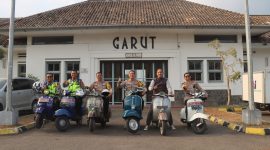 Caption : HUT Lantas Polres Garut bersama komunitas Vespa