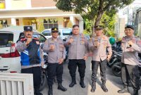 Caption: Polres Garut amankan kebaktian