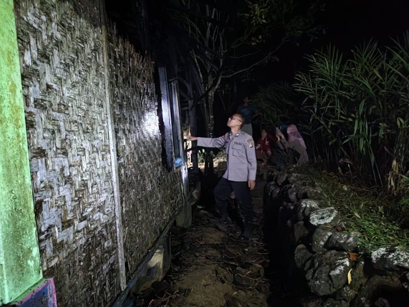 Caption : Kebakaran rumah di Bungbulang