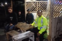 Caption : Polsek Bayongbong cek poskamling