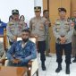 Caption : Polres Garut pengawalan unjuk rasa