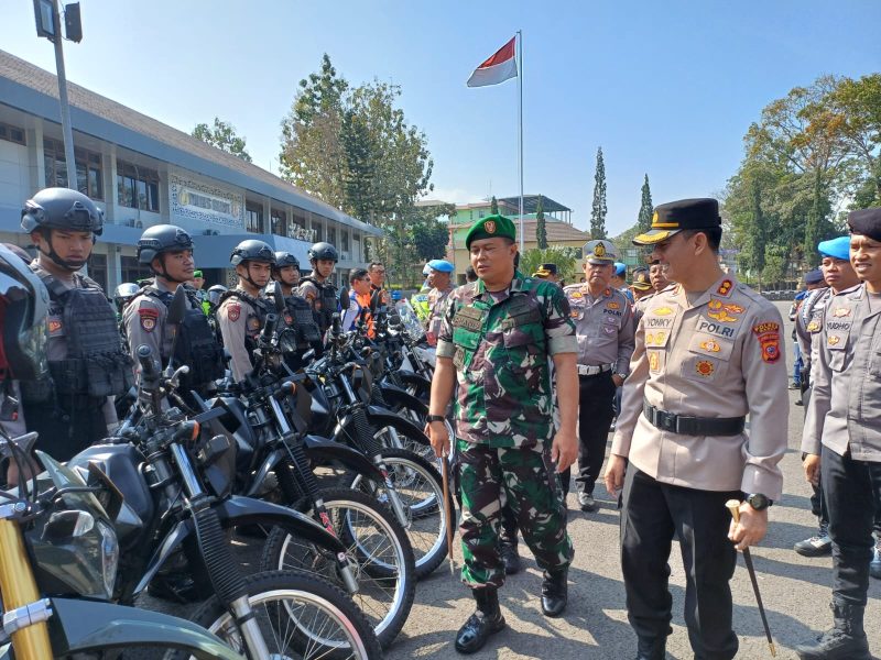 Caption : Kapolres Garut Dan Dandim 0611 Garut Pimpin Apel Kesiapan Pengamanan Aksi Bela Rempang 
